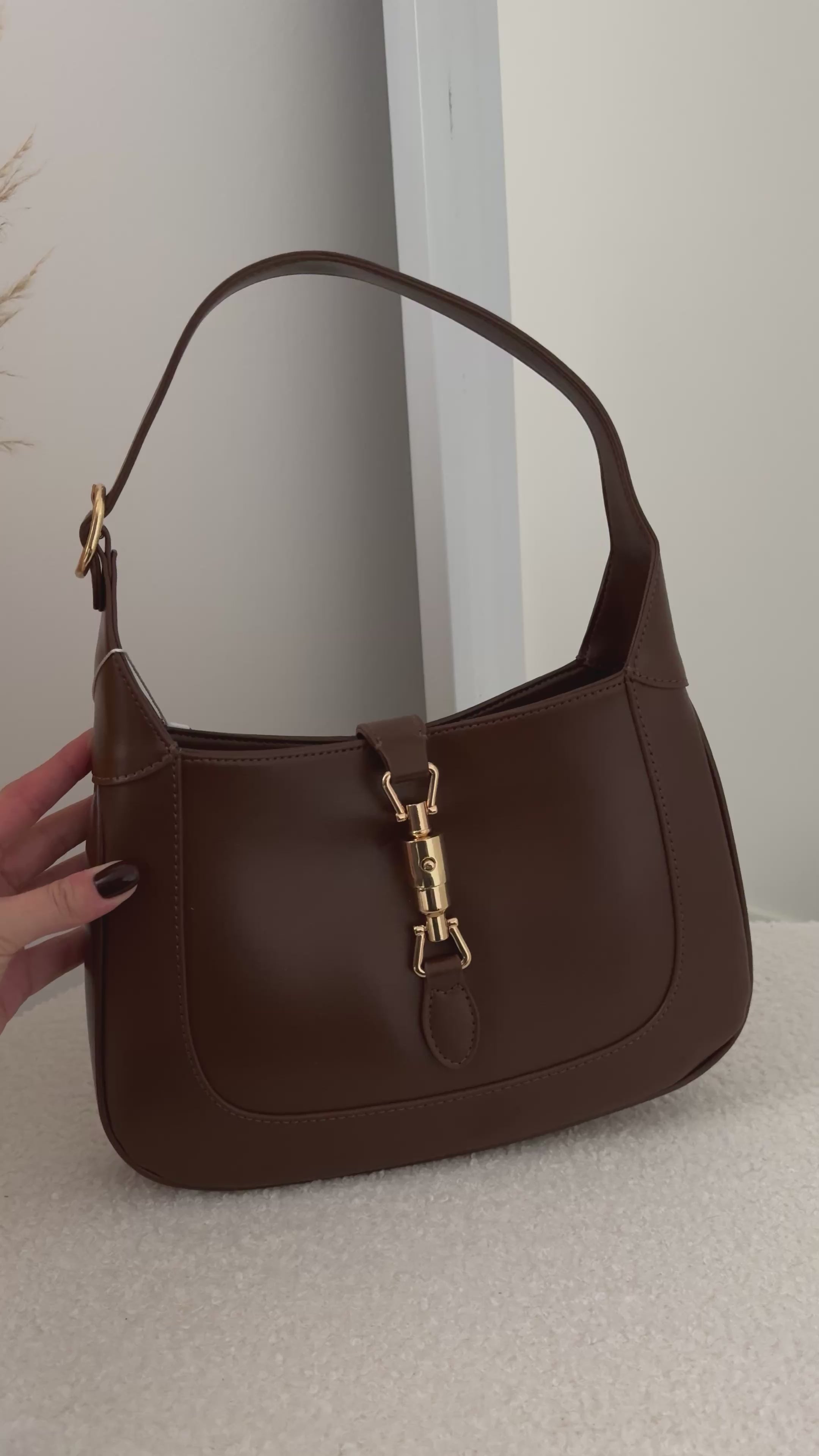 Load video: Bag Lea big Marrone (vera pelle)