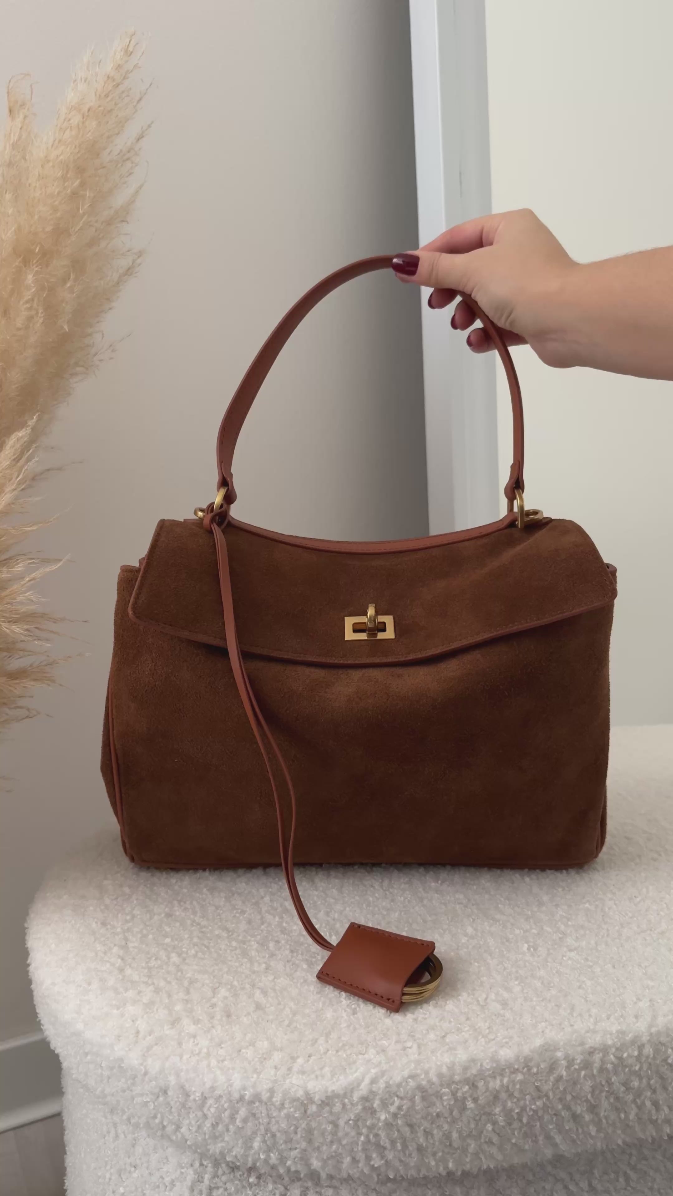 Load video: Bag Chloe suede vera pelle Cuoio