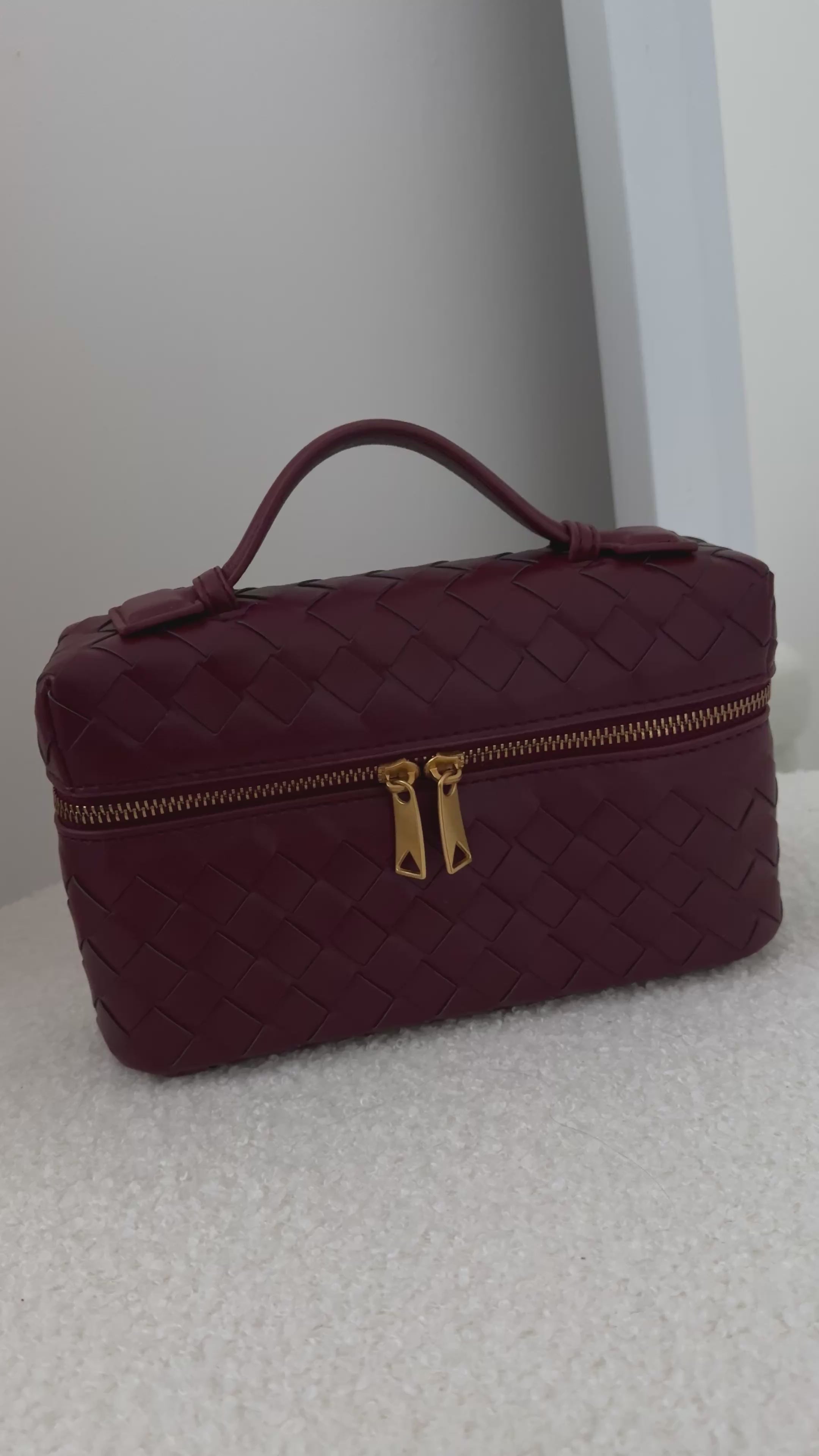 Load video: Bag Vanity Bordeaux
